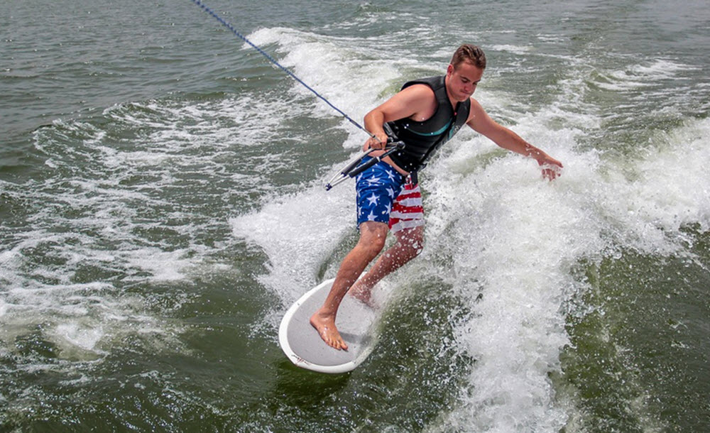 Wakesurfing